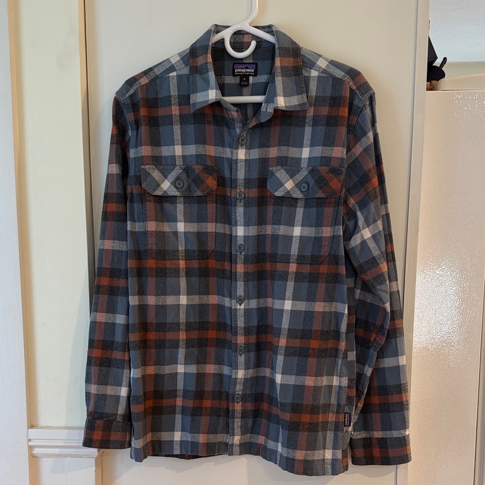 Patagonia Men's Long-Sleeved Lightweight Fjord Flannel Shirt - worn once - med